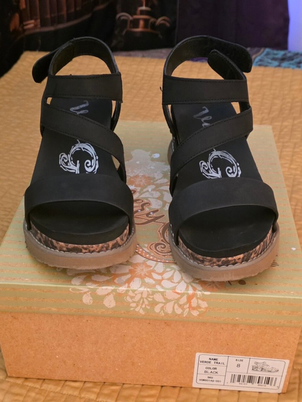 Very G Womens Black Wedge Sandal Size 8